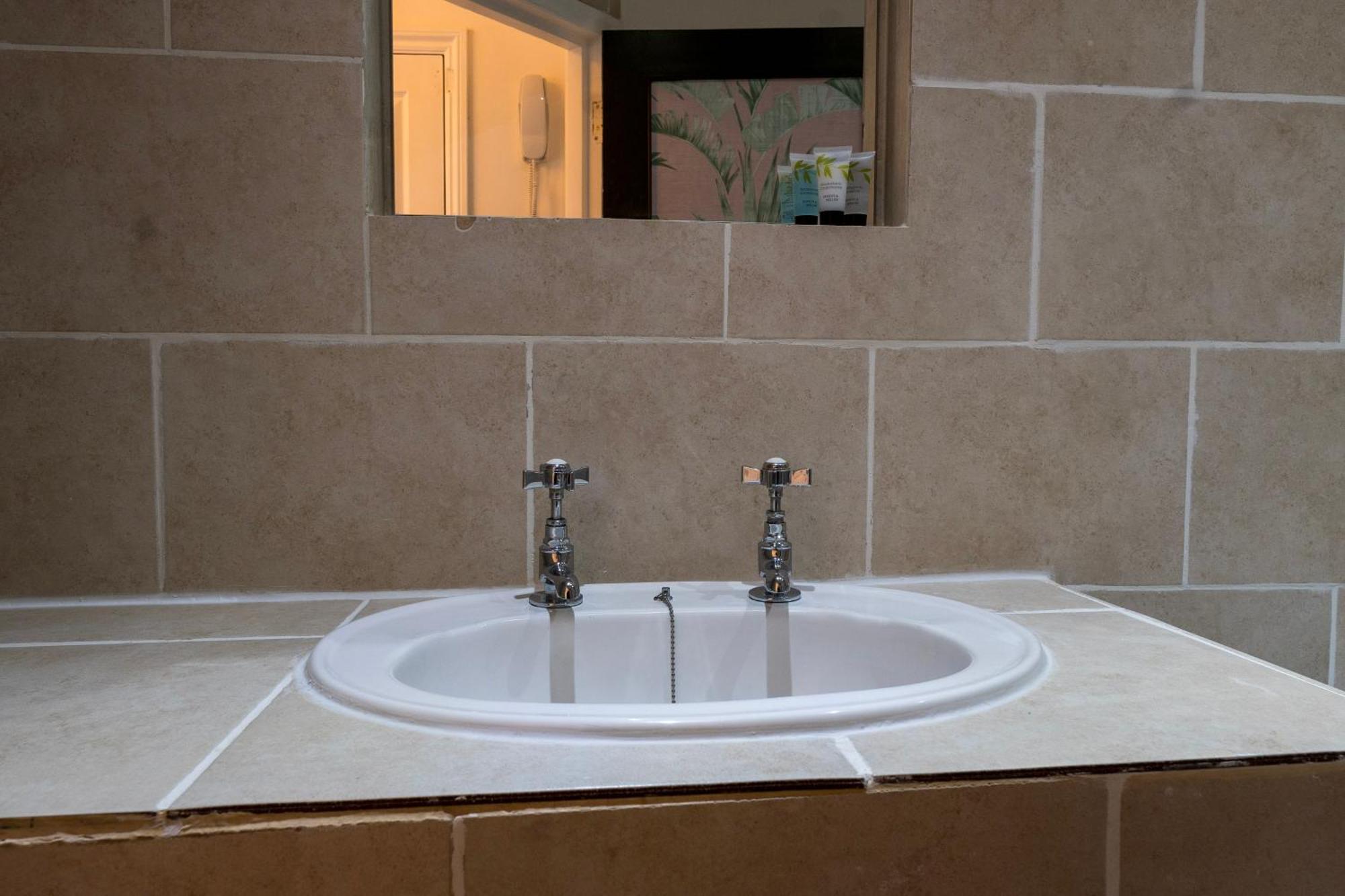 5C- Stylish Urban Retreat - Spacious 2 Bed Flat London Exteriör bild